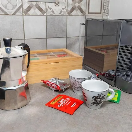 5 Min To Metro - Independent - Quiet - Privacy Apartment