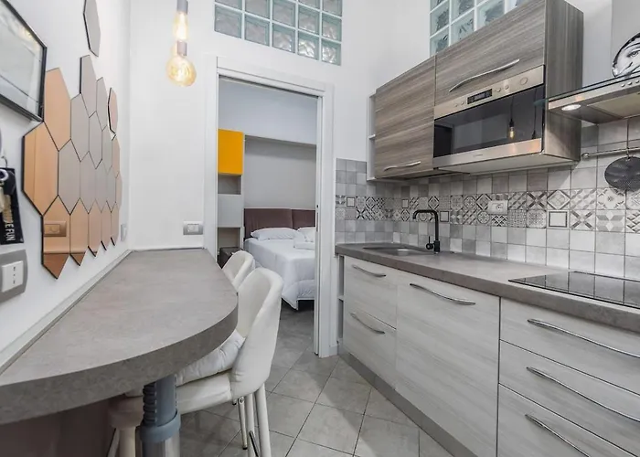 Apartament 5 Min To Metro - Independent - Quiet - Privacy *