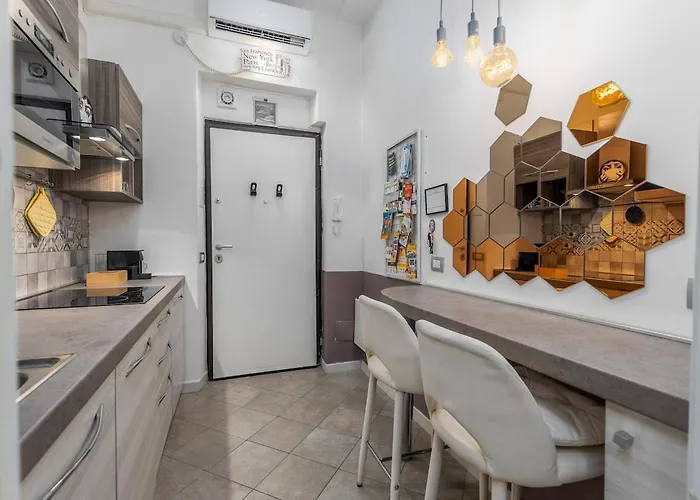 5 Min To Metro - Independent - Quiet - Privacy Apartament